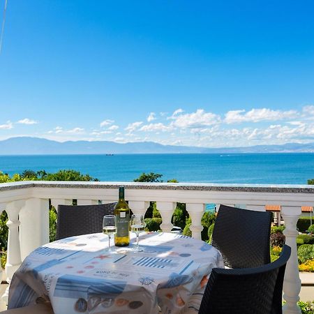 Apartments By The Sea Njivice, Krk - 5296 المظهر الخارجي الصورة