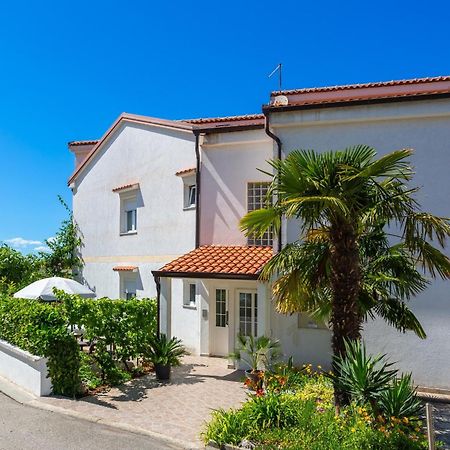Apartments By The Sea Njivice, Krk - 5296 المظهر الخارجي الصورة