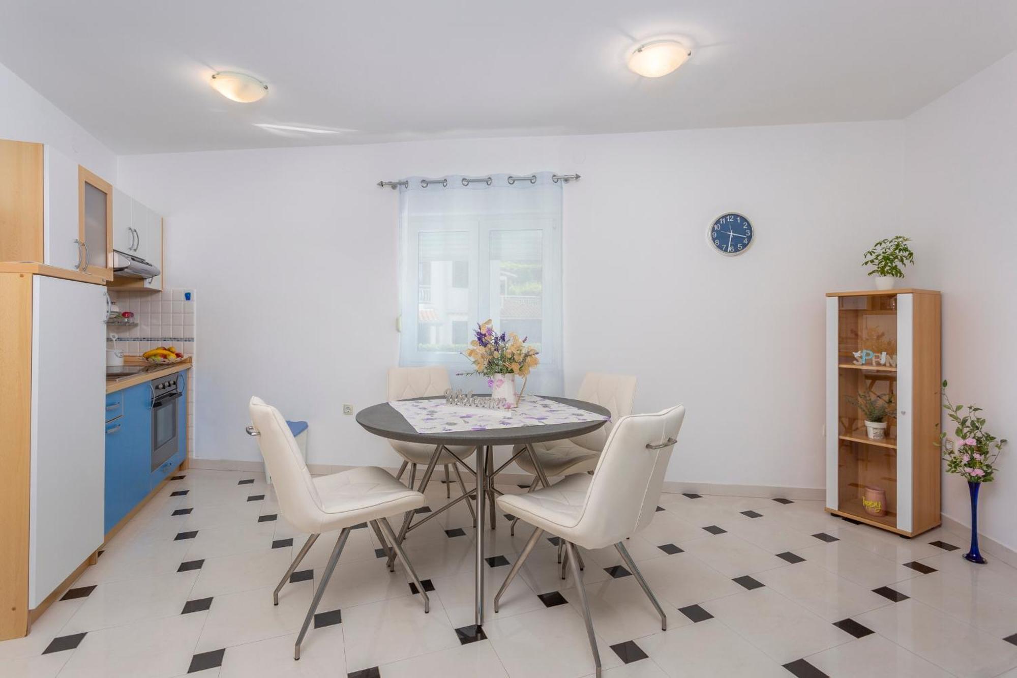 Apartments By The Sea Njivice, Krk - 5296 الغرفة الصورة