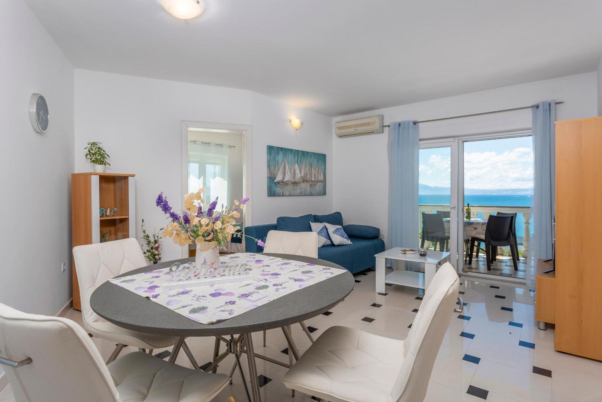 Apartments By The Sea Njivice, Krk - 5296 الغرفة الصورة