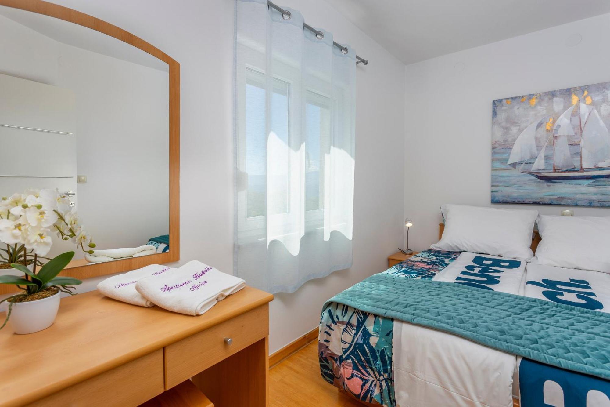 Apartments By The Sea Njivice, Krk - 5296 الغرفة الصورة