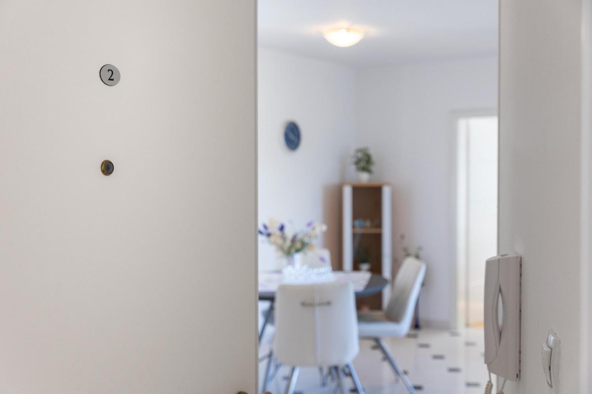 Apartments By The Sea Njivice, Krk - 5296 المظهر الخارجي الصورة