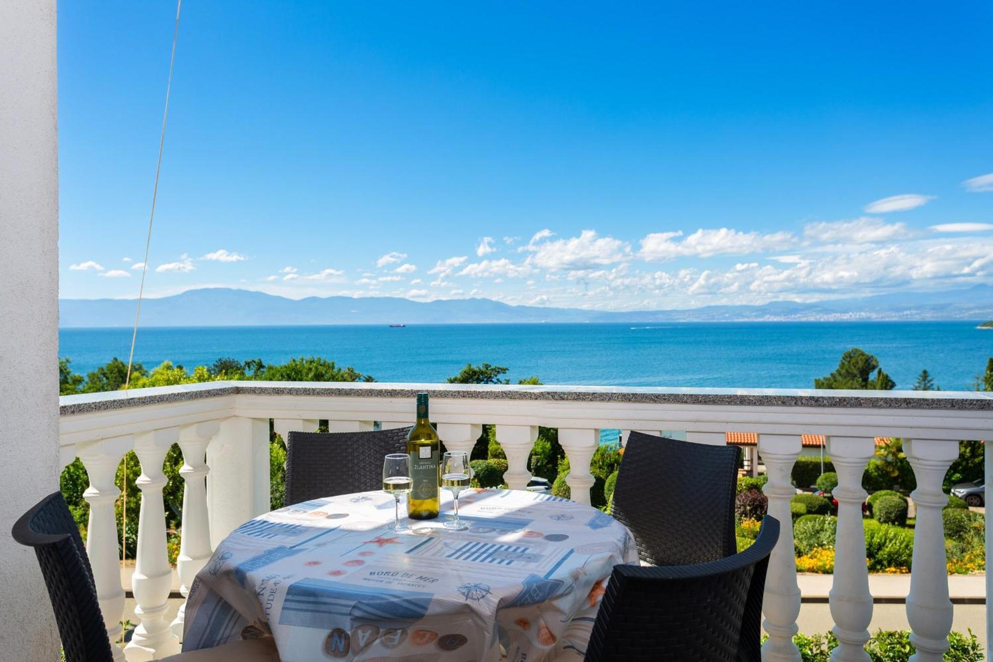 Apartments By The Sea Njivice, Krk - 5296 المظهر الخارجي الصورة