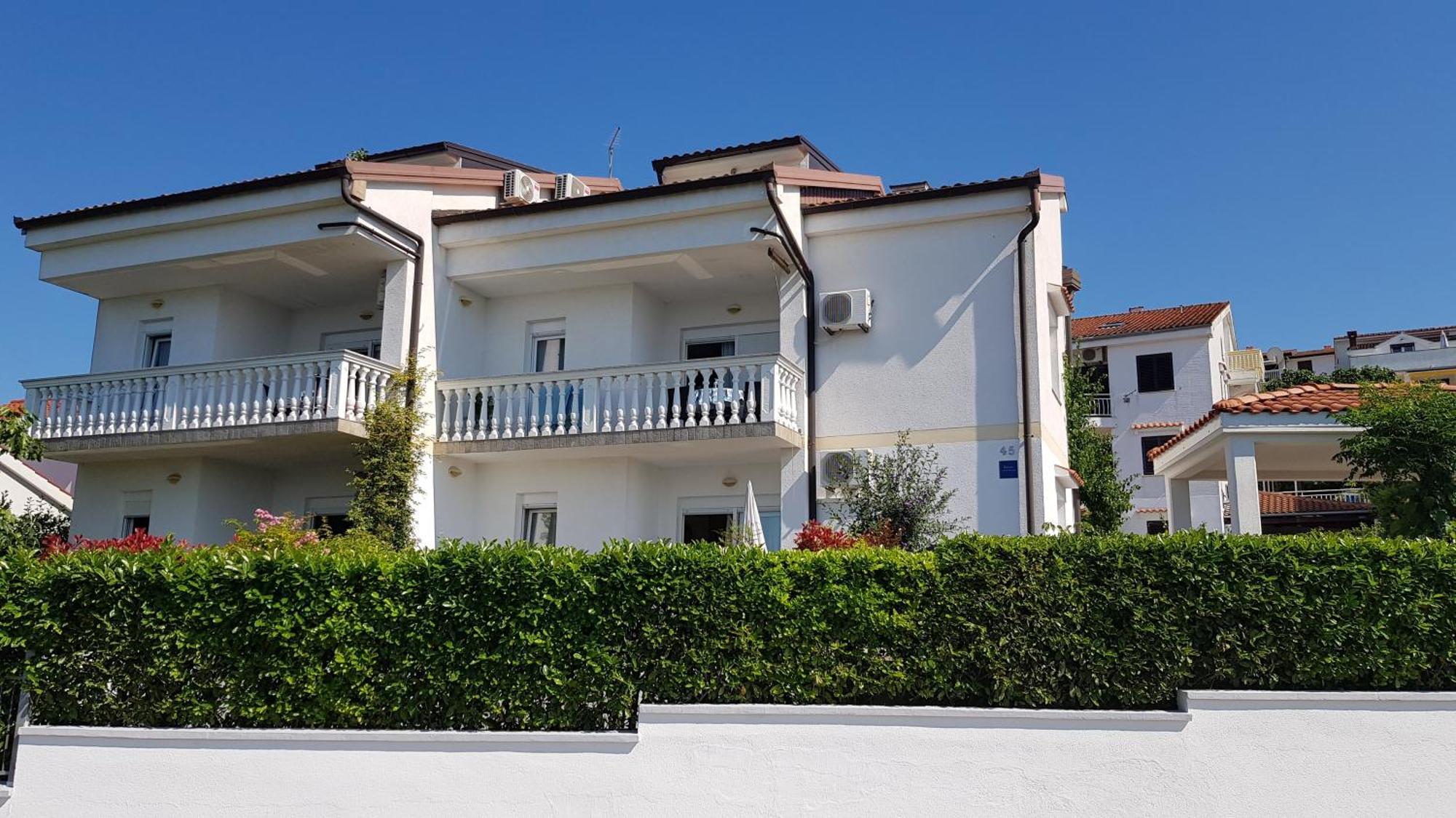Apartments By The Sea Njivice, Krk - 5296 المظهر الخارجي الصورة