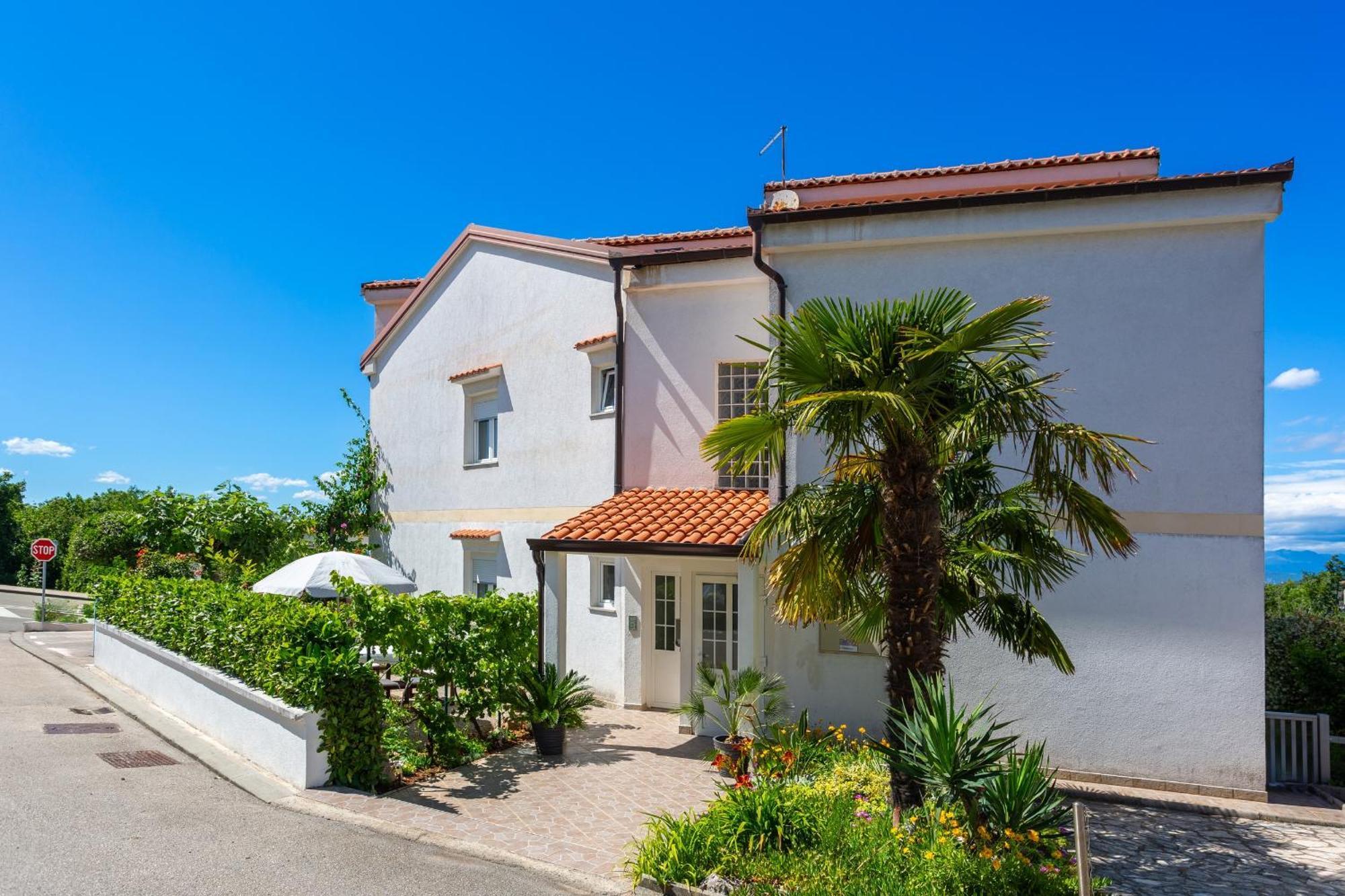 Apartments By The Sea Njivice, Krk - 5296 المظهر الخارجي الصورة